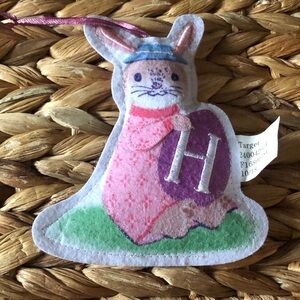 Easter bunny basket tie on felt H